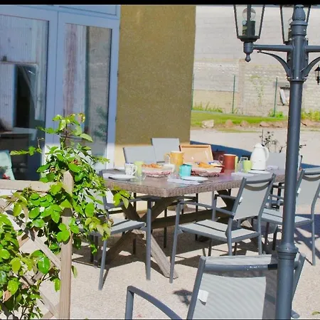 D'hotes Aux Portes Des Tumuli Bed & Breakfast *